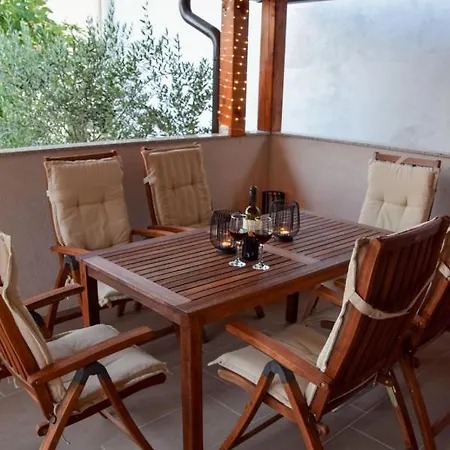 Appartement Dina 1 *