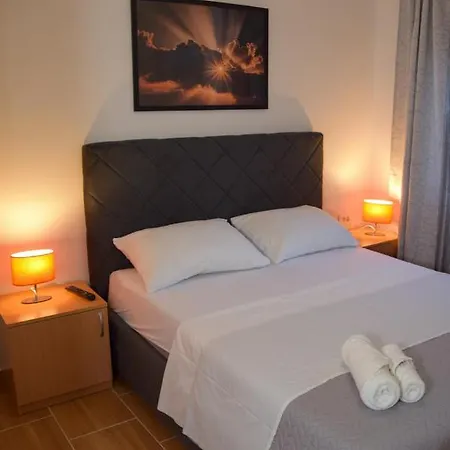 Dina 1 דירה פוסדריה