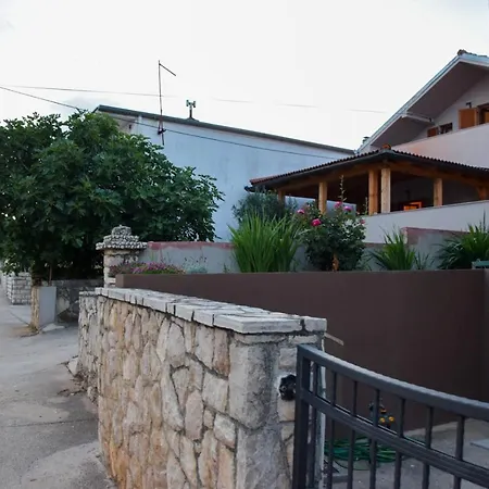 Dina 1 * פוסדריה