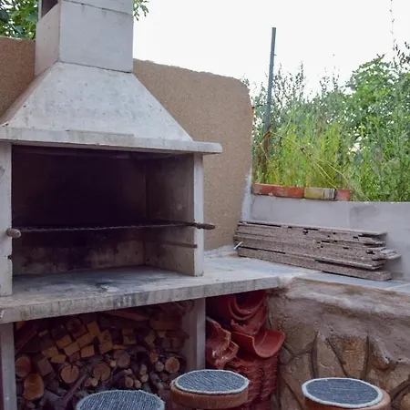 Dina 1 דירה פוסדריה